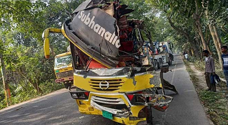 ফরিদপুরে যাত্রীবাহী বাসের ধাক্কায় দুই জন নিহত