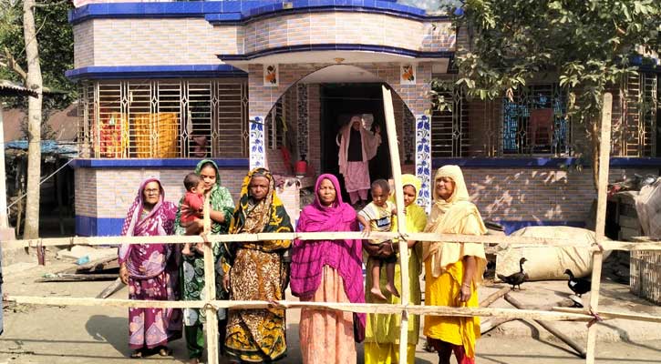 উজিরপুর প্রতিপক্ষের রাস্তা বন্ধ করে অবরুদ্ধ করে রাখারল বিএনপি নেতা