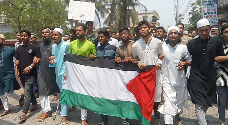গাজায় হামলার প্রতিবাদে ঝালকাঠি জেলা জুড়ে বিক্ষোভ