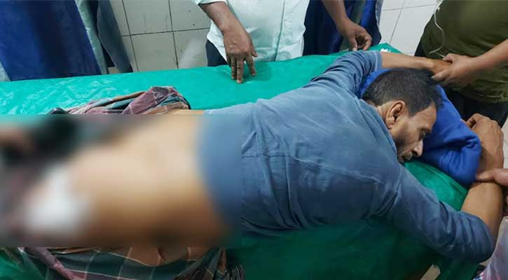 বাউফলে দুর্বৃত্তদের ছুরিকাঘাতে শিক্ষক আহত