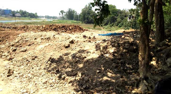 ভাঙ্গুড়ায় সরকারি জায়গা দখল করে স্থাপনা নির্মাণের অভিযোগ