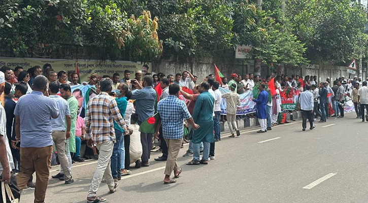 ফিরছেন খালেদা জিয়া, বিমানবন্দরে নেতাকর্মীদের ঢল