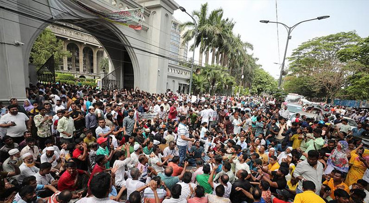 ইশরাককে মেয়র করার দাবিতে দ্বিতীয় দিনের মতো সড়কে অবস্থান