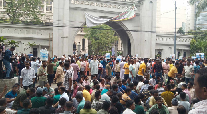 টানা চতুর্থ দিনের মতো নগরভবন অবরোধ, ইশরাকের শপথ দাবিতে বিক্ষোভ