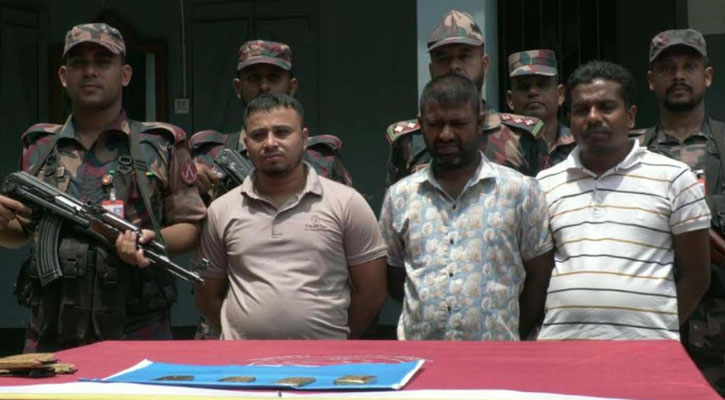বেনাপোলে ৪ পিস স্বর্ণবারসহ ৩ জন পাচারকারী আটক