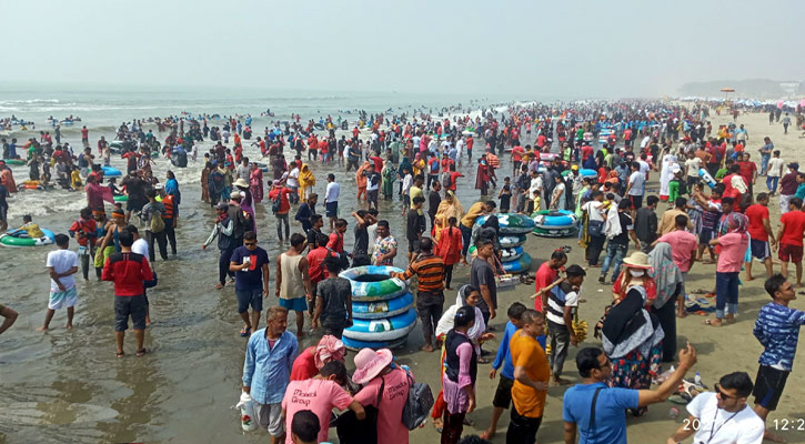 হোটেলের ধারণক্ষমতার চেয়েও বেশি পর্যটক কক্সবাজারে