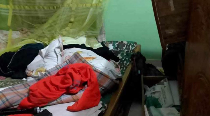 রূপগঞ্জে ব্যবসায়ীর বাড়িতে ডাকাতি, ৪ জনকে কুপিয়ে জখম