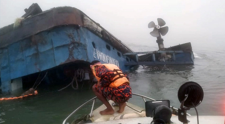 পাটুরিয়ায় ফেরি ডুবি, ১০ জনকে জীবিত উদ্ধার