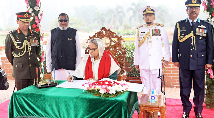 জাতীয় স্মৃতিসৌধে স্বাক্ষর বইয়ে যে বার্তা দিলেন প্রধানমন্ত্রী