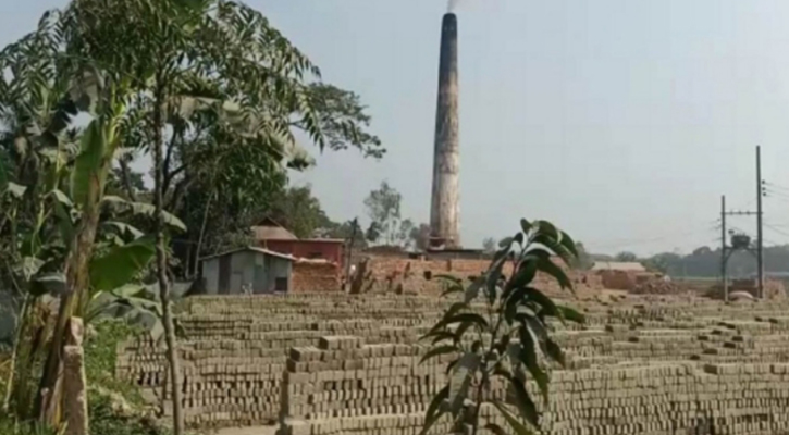 সিস্টেম করেই চলছে গৌরীপুরে স্কুলের পাশে ইটভাটা!