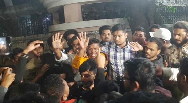 গভীর রাতে যমুনা থেকে হাসপাতালে ফিরে গেলেন আহতরা