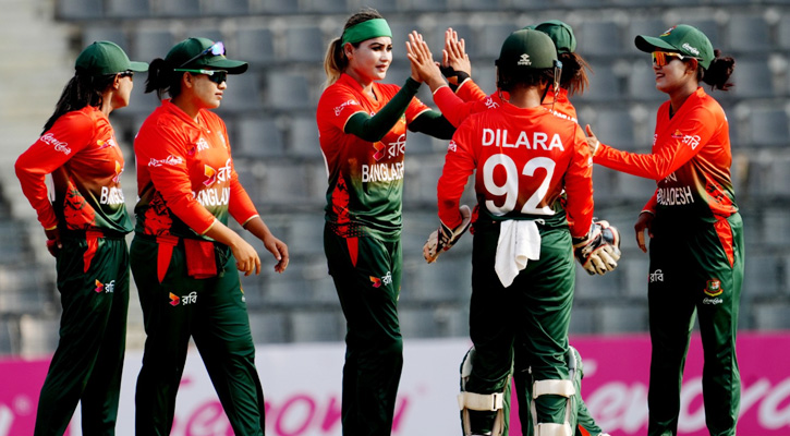 হান্টারকে সাজঘরে ফেরালেন জাহানারা