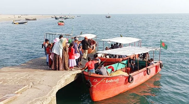 সেন্টমার্টিনে আটকা ৪ শতাধিক পর্যটক