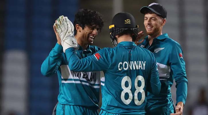 বোলারদের হাত ধরে বিশ্বকাপ প্রথম জয় নিউজিল্যান্ডের