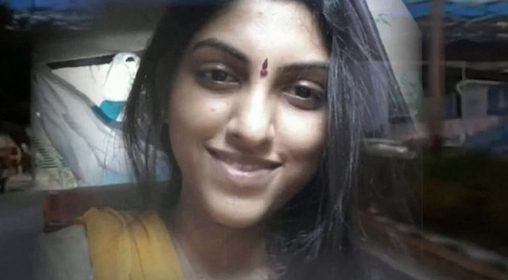 অভিনেত্রীকে ম্যানহোলে ফেলে সিমেন্ট দিয়ে সিল করা হয়