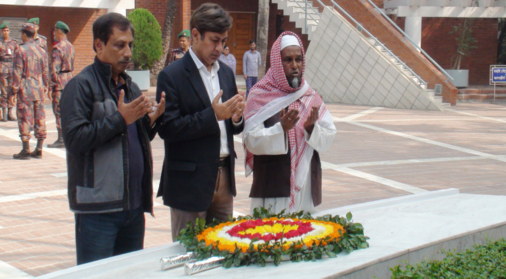 টুঙ্গিপাড়ায় বঙ্গবন্ধুর সমাধীতে রুপালী ব্যাংকের নব নিযুক্ত উপ-ব্যবস্থাপনা পরিচালকের শ্রদ্ধা