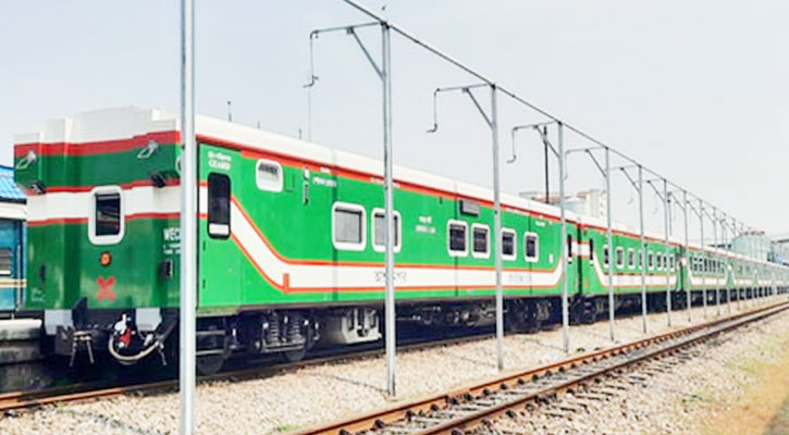 ১২ ঘণ্টায় কক্সবাজার থেকে ঢাকায় এলো ট্রেন