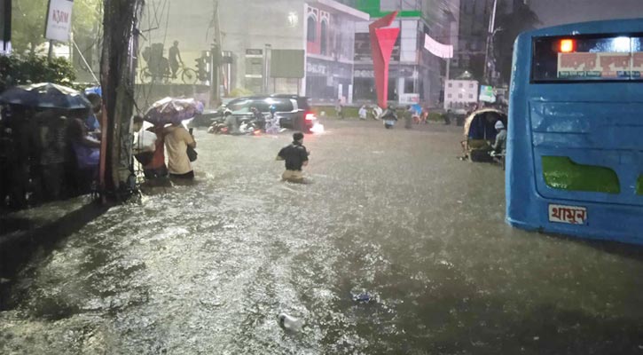 রাজধানীর অনেক এলাকা এখনও পানির নিচে