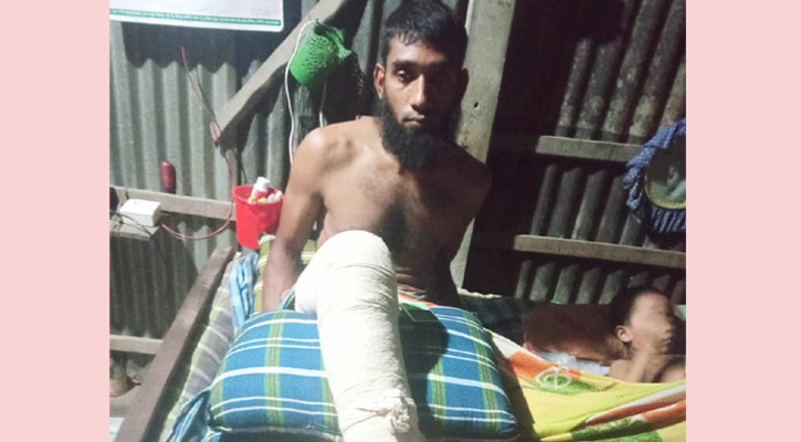 প্রতিবেশিকে সঙ্গে নিয়ে ছেলের পায়ের রগ কর্তন