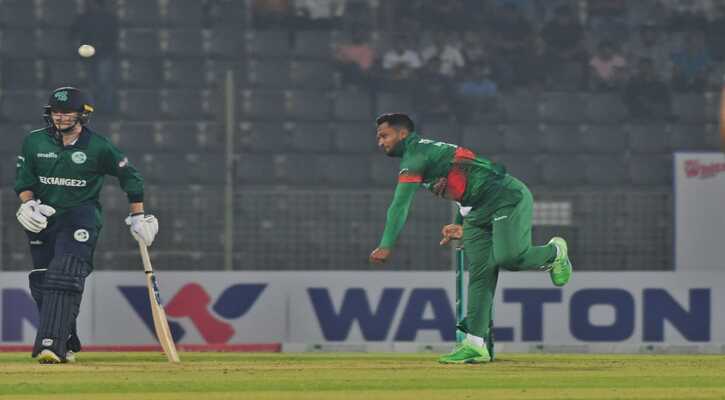 আইরিশ শিবিরে সাকিবের প্রথম আঘাত