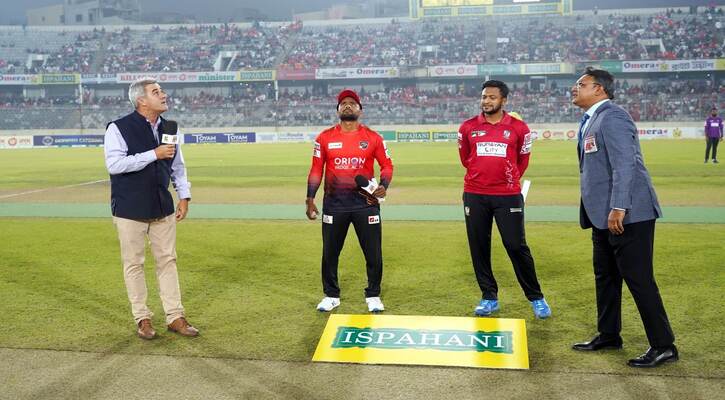 বরিশালকে ব্যাটিংয়ে পাঠালো কুমিল্লা