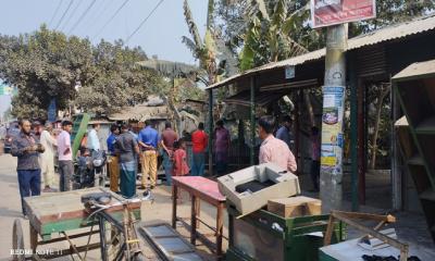 ময়মনসিংহে খাস জায়গায় অবৈধভাবে গড়ে উঠা অর্ধশত দোকান উচ্ছেদ