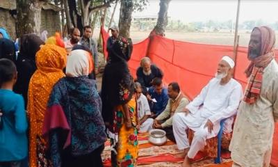 পাগল থেকে কবিরাজ, ফুঁ দিয়ে নিচ্ছেন লাখ টাকা