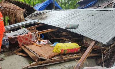 রেমালের তাণ্ডবে লণ্ডভণ্ড ঘরবাড়ি-জনপদ