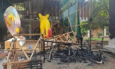 চারুকলায় আগুন: পুড়ে ছাই ‘ফ্যাসিবাদের মুখাকৃতি’, ক্ষতিগ্রস্ত ‘শান্তির পায়রা’
