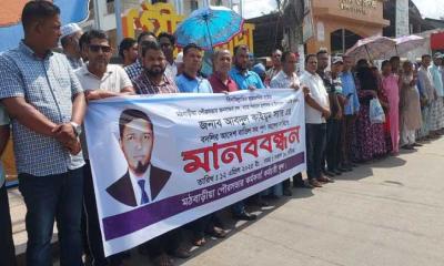 ইউএনওর বদলি ঠেকাতে চান এলাকাবাসী
