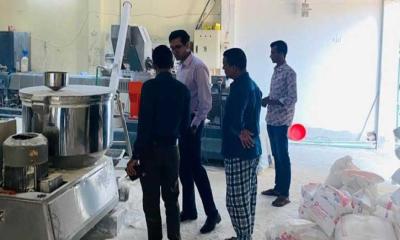 সিরাজগঞ্জে মদিনা পটেটো চিপস কারখানায় এক লাখ টাকা জরিমানা