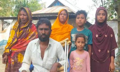 পা হারিয়ে মানবেতর জীবনযাপন করছেন প্রতিবন্ধী আবুল হোসেন