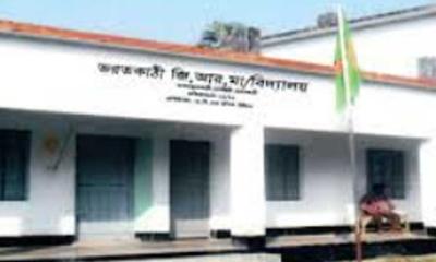 পরীক্ষায় বই দেখে লেখায় ৪ শিক্ষার্থী বহিষ্কার, ৮ শিক্ষককে অব্যাহতি