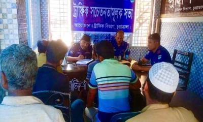 সড়কে শৃঙ্খলা ফেরাতে চুয়াডাঙ্গায় ইজিবাইক চালকদের সচেতনতামূলক প্রশিক্ষণ