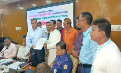 ভোলার ২২ লাখ মানুষের চিকিৎসা সেবা নিশ্চিতকরণের দাবিতে মানববন্ধন ও স্মারকলিপি প্রদান