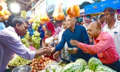 পার্বতীপুরে তারেক রহমানের ৩১ দফার লিফলেট বিতরণ