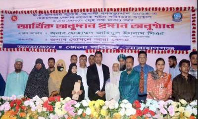 গণঅভ্যুত্থানের শহীদ পরিবারকে আর্থিক অনুদান দিলেন জেলা প্রশাসন