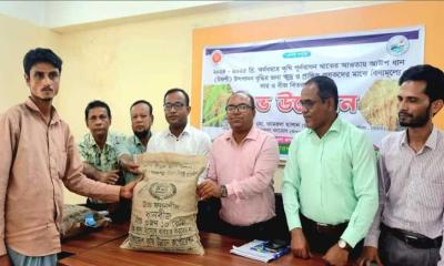রাঙ্গুনিয়ায় ৩০০ প্রান্তিক কৃষক পেলেন সরকারি প্রণোদনা