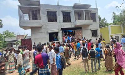 শ্রীপুরে উত্তেজিত জনতার বসতবাড়ীতে হামলা—ভাংচুর