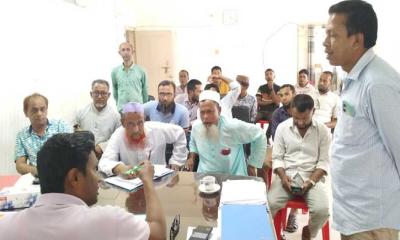মধ্যনগরে দাখিল পরীক্ষা কেন্দ্র স্থাপনের দাবিতে ইউএনও অফিসে এলাকাবাসী