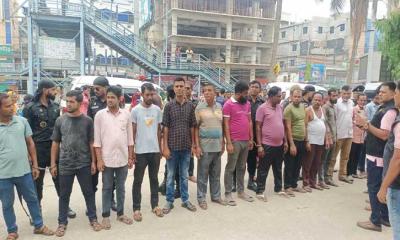 ময়মনসিংহ মেডিকেল থেকে ১৪ দালাল আটক
