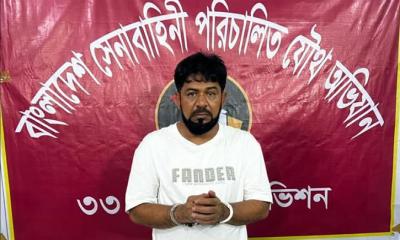 যৌথবাহিনীর অভিযানে তিতাসে অস্ত্রসহ চেয়ারম্যানের ভাই আটক