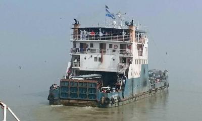 আড়াই ঘণ্টা বন্ধ থাকার পর ফেরি চলাচল শুরু