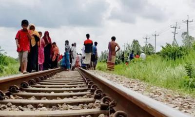 কুমিল্লায় ট্রেনে কাটা পড়ে ৩ যুবকের মৃত্যু