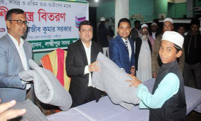 লক্ষ্মীপুরে এতিমখানায় কম্বল বিতরণ
