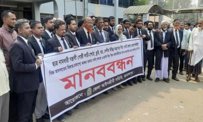 জামালপুরে আইনজীবী ও শিক্ষার্থীদের পাল্টাপাল্টি মানববন্ধন