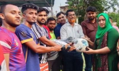 মুকসুদপুর উপজেলা পরিষদের ক্রীড়া সামগ্রী বিতরণ
