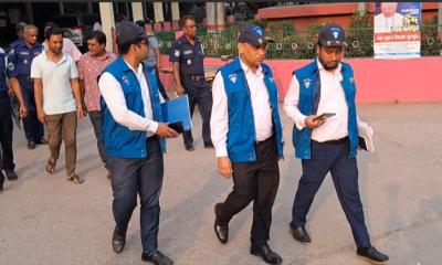 চাঁপাইনবাবগঞ্জ বিআরটিএ অফিসে দুদকের অভিযান, ৩ দালাল আটক