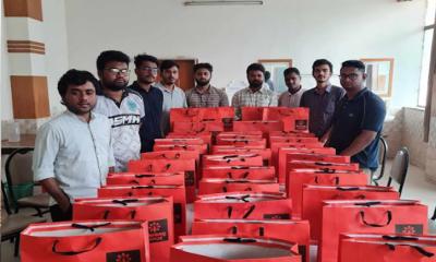 অসচ্ছল শিক্ষার্থীদের মাঝে ঈদ উপহার বিতরণ করল বাকৃবি ছাত্রদল