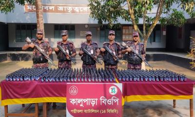নওগাঁ সীমান্তে পত্নীতলা বিজিবির অভিযানে ৬০৯ বোতল ভারতীয় ফেন্সিডিল উদ্ধার